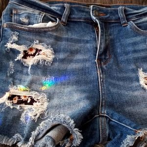 Judy Blue Jean shorts sunflower patches size M